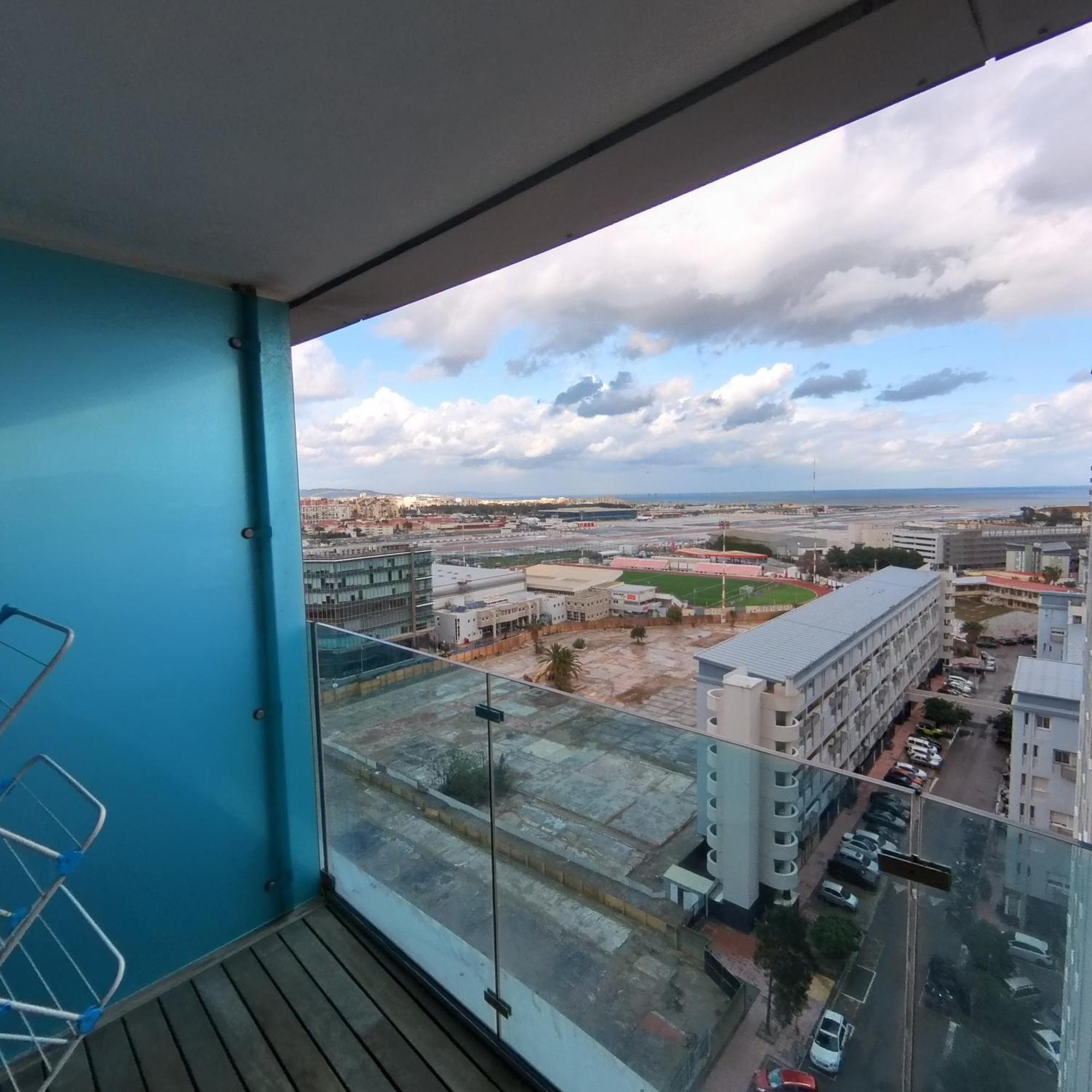 Ocean Spa Suite 11-Hosted By Sweetstay Gibraltar Bagian luar foto